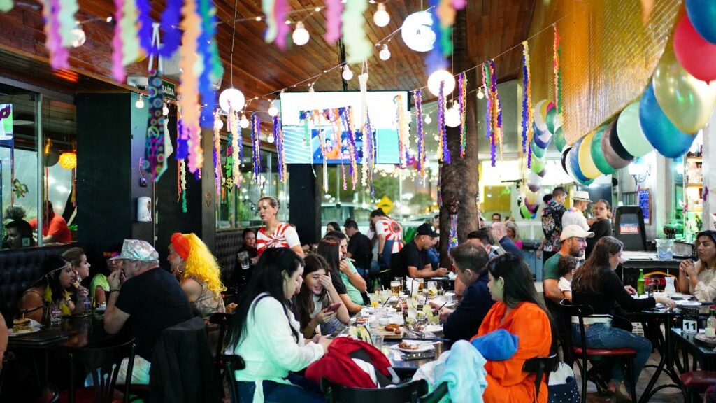 Sexta edição do Carnaval da Santinha no Del Toro Resto Bar foi um sucesso em Ponta Porã Sexta edição do Carnaval da Santinha no Del Toro Resto Bar foi um sucesso em Ponta Porã