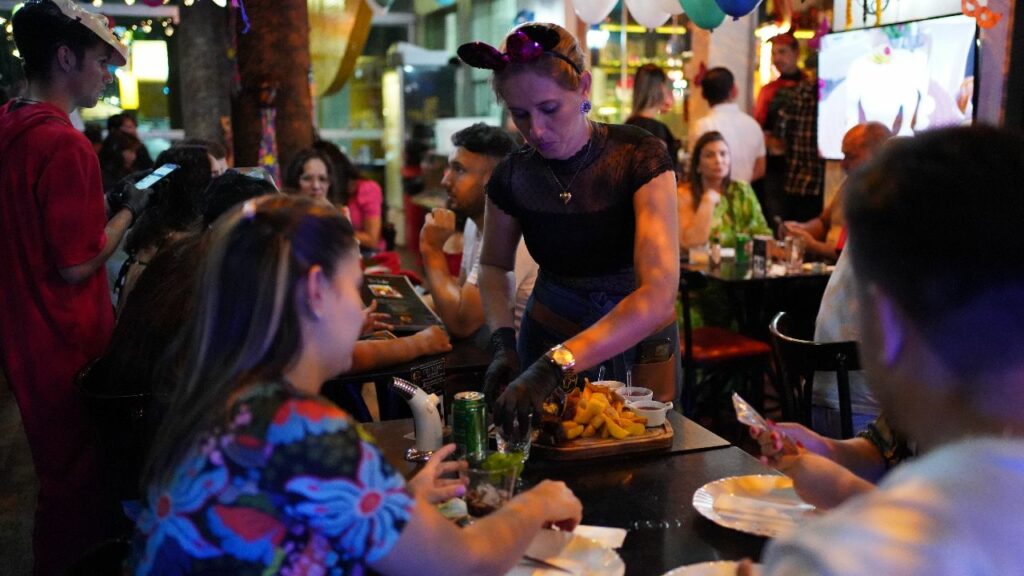 Sexta edição do Carnaval da Santinha no Del Toro Resto Bar foi um sucesso em Ponta Porã Sexta edição do Carnaval da Santinha no Del Toro Resto Bar foi um sucesso em Ponta Porã