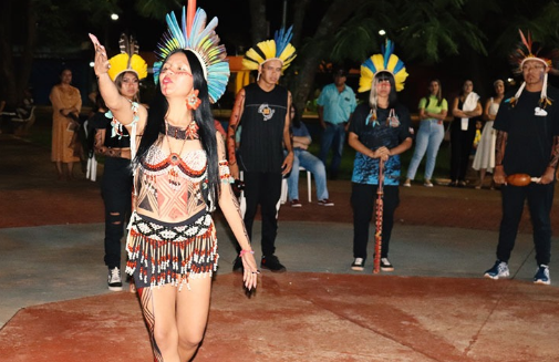 “Mulheres em Cena” reúne artistas e conscientiza contra violência doméstica em Amambai “Mulheres em Cena” reúne artistas e conscientiza contra violência doméstica em Amambai