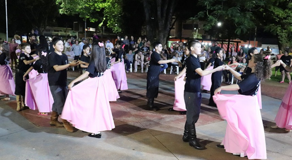 “Mulheres em Cena” reúne artistas e conscientiza contra violência doméstica em Amambai “Mulheres em Cena” reúne artistas e conscientiza contra violência doméstica em Amambai