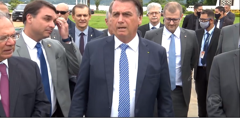 Sem espaço em imóvel, Michelle Bolsonaro pede ajuda com adoção de duas cachorras Sem espaço em imóvel, Michelle Bolsonaro pede ajuda com adoção de duas cachorras
