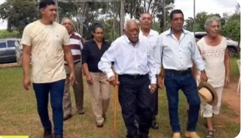 Abuelito cumplió 104 años en San Pedro y reveló que el secreto es tomar mucha leche Abuelito cumplió 104 años en San Pedro y reveló que el secreto es tomar mucha leche