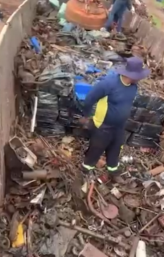 PRF apreende carreta de sucata que saiu de Ponta Porã com 8,5 toneladas de maconha PRF apreende carreta de sucata que saiu de Ponta Porã com 8,5 toneladas de maconha