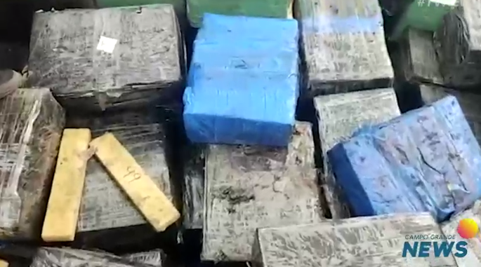 PRF apreende carreta de sucata que saiu de Ponta Porã com 8,5 toneladas de maconha PRF apreende carreta de sucata que saiu de Ponta Porã com 8,5 toneladas de maconha