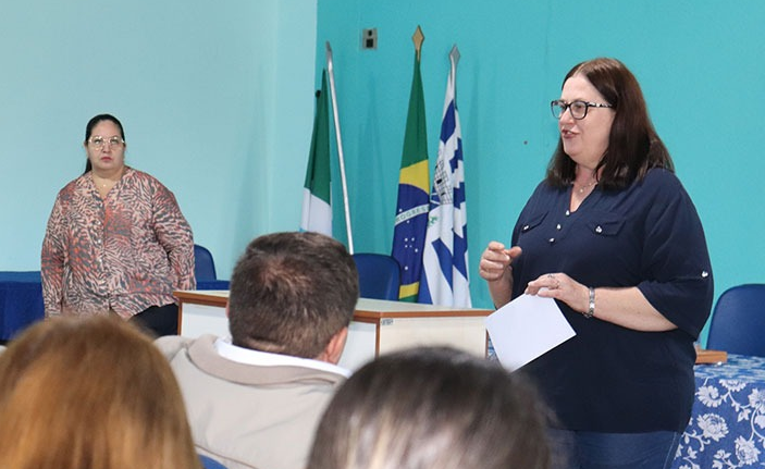 Diretoras e Associações de Pais e Mestres de unidades educacionais assinam convênio com a Secretaria Municipal de Educação