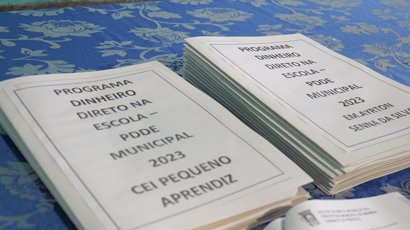 Diretoras e Associações de Pais e Mestres de unidades educacionais assinam convênio com a Secretaria Municipal de Educação