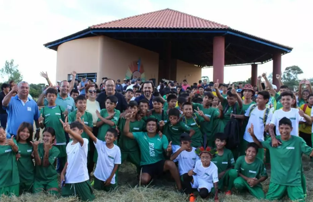 Prefeitura de Amambai e Governo do Estado distribuem materiais esportivos para aldeias indígenas Prefeitura de Amambai e Governo do Estado distribuem materiais esportivos para aldeias indígenas