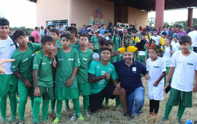 Prefeitura de Amambai e Governo do Estado distribuem materiais esportivos para aldeias indígenas Prefeitura de Amambai e Governo do Estado distribuem materiais esportivos para aldeias indígenas