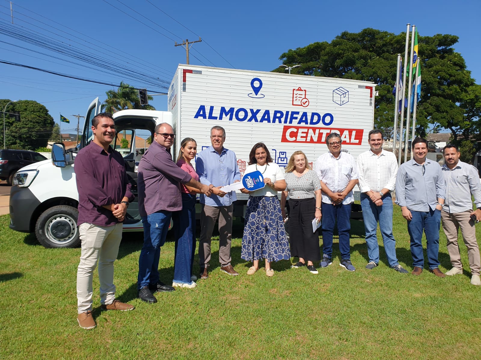 Ponta Porã: Prefeitura realiza entrega de veículo baú para atender necessidades do Almoxarifado Central Ponta Porã: Prefeitura realiza entrega de veículo baú para atender necessidades do Almoxarifado Central