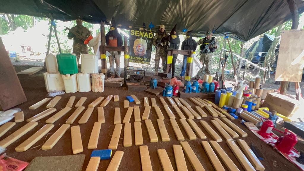 Tres detenidos y más de 8 toneladas de marihuana sacadas de circulación por la Senad en Estrella Tres detenidos y más de 8 toneladas de marihuana sacadas de circulación por la Senad en Estrella