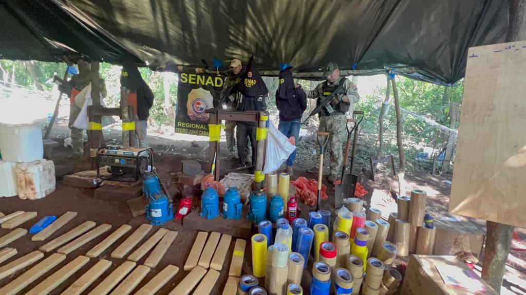 Tres detenidos y más de 8 toneladas de marihuana sacadas de circulación por la Senad en Estrella Tres detenidos y más de 8 toneladas de marihuana sacadas de circulación por la Senad en Estrella