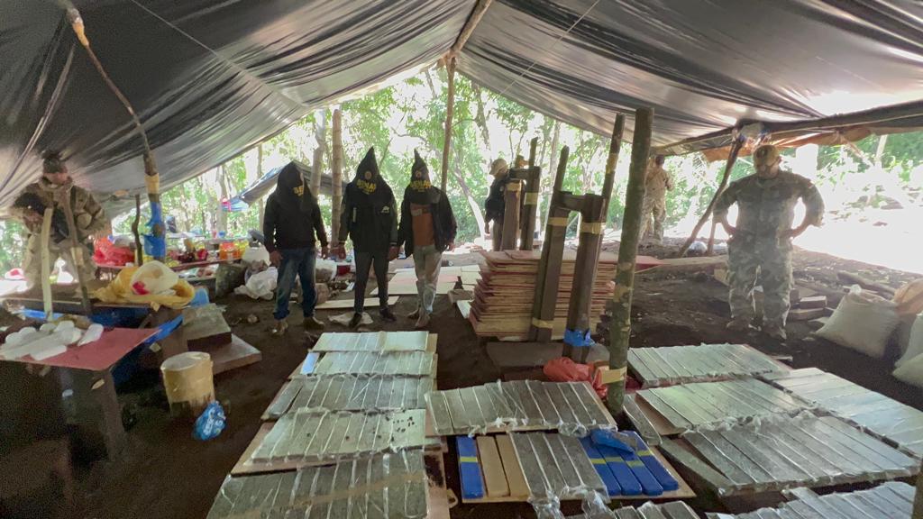 Tres detenidos y más de 8 toneladas de marihuana sacadas de circulación por la Senad en Estrella Tres detenidos y más de 8 toneladas de marihuana sacadas de circulación por la Senad en Estrella