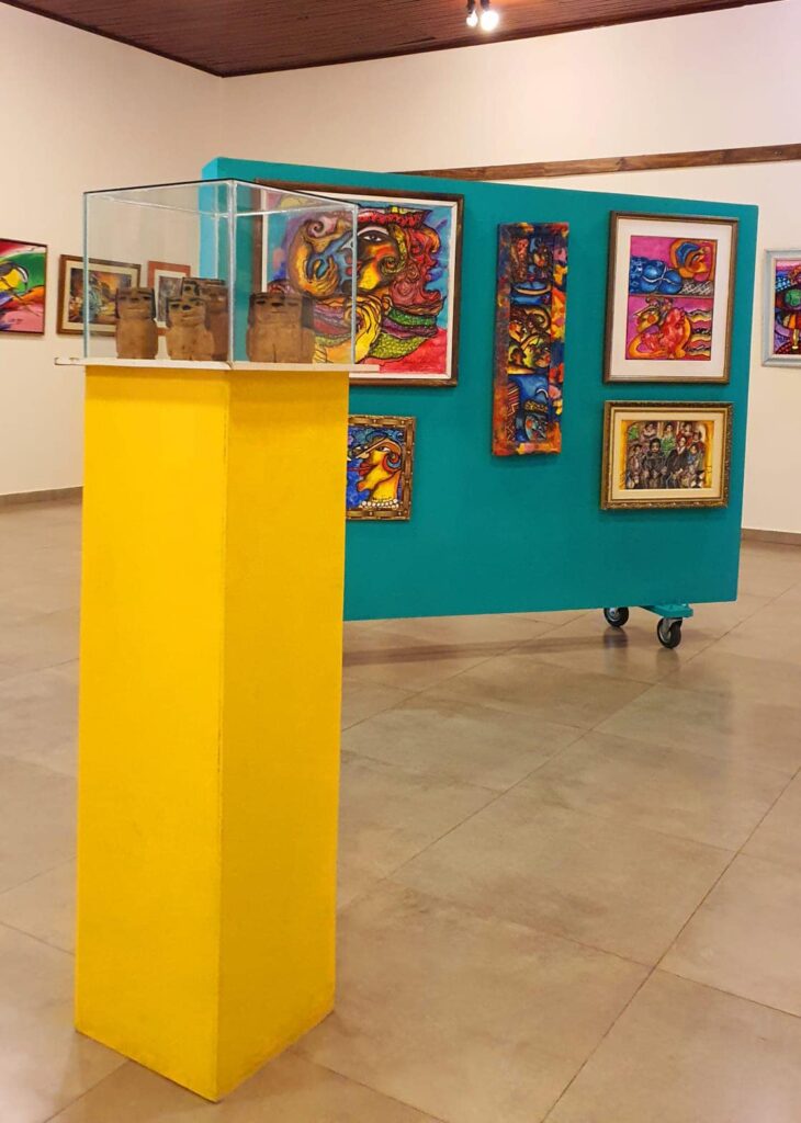 Julio César Álvarez expone desde parte de su rico acervo artístico