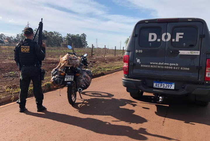 DOF prende duas pessoas com mais de 20 quilos de droga em moto DOF prende duas pessoas com mais de 20 quilos de droga em moto