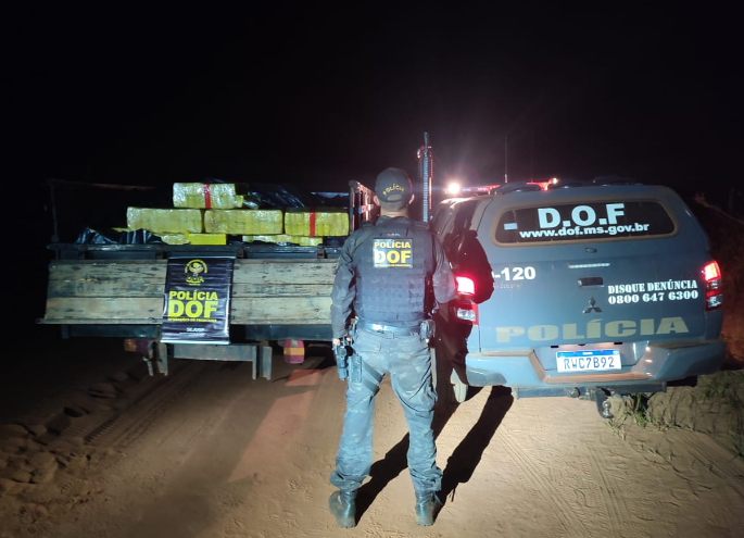 DOF apreende mais de 3,5 toneladas de drogas e recupera veículo furtado em Ribas do Rio Pardo DOF apreende mais de 3,5 toneladas de drogas e recupera veículo furtado em Ribas do Rio Pardo