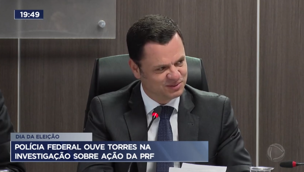 Com tornozeleira eletrônica, ex-ministro Anderson Torres volta para casa depois de deixar prisão