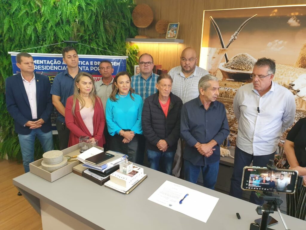 Prefeito Eduardo Campos assina ordem de serviço para asfaltar Residencial Ponta Porã II