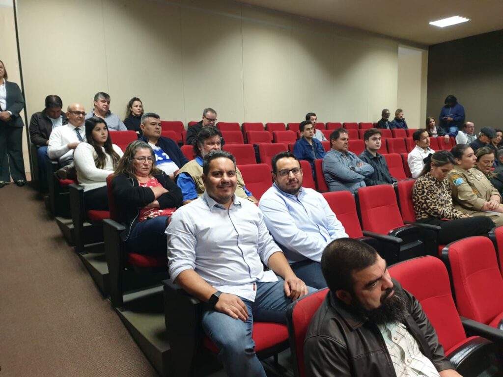 Eduardo Campos participa de reunião da Azul com empresários de Ponta Porã Eduardo Campos participa de reunião da Azul com empresários de Ponta Porã