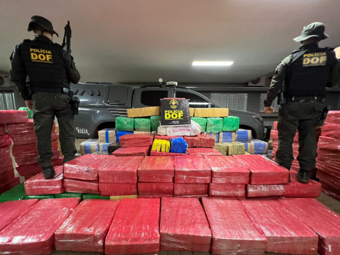 DOF recupera caminhão roubado em São Paulo carregado com mais de 4 toneladas de drogas