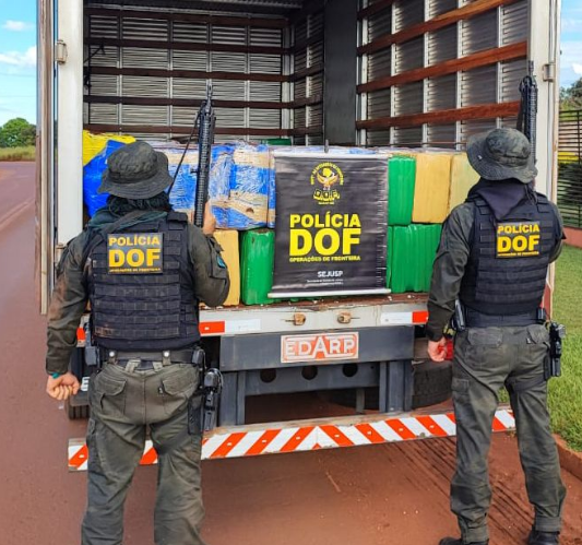 DOF recupera caminhão roubado em São Paulo carregado com mais de 4 toneladas de drogas