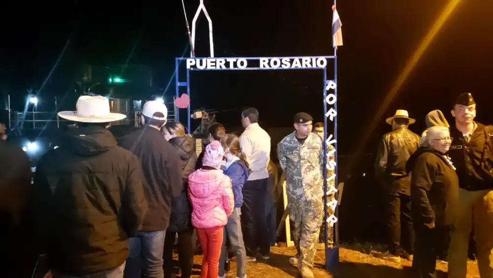 El histórico cañonero Paraguay llegó a destino tras 13 horas de viaje El histórico cañonero Paraguay llegó a destino tras 13 horas de viaje