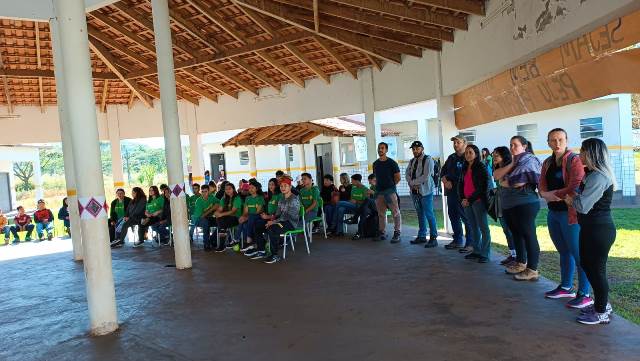 Estudantes da E.E Prof Geni Marques Magalhães de Ponta Porã realizam atividade de intercâmbio na Aldeia Pirakua Estudantes da E.E Prof Geni Marques Magalhães de Ponta Porã realizam atividade de intercâmbio na Aldeia Pirakua