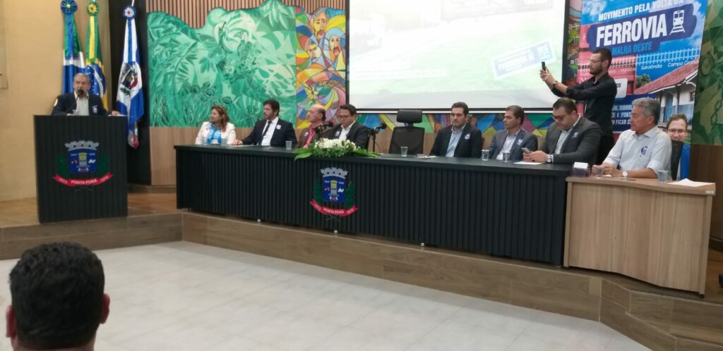 Eduardo Campos apoia possível volta de ferrovia a Ponta Porã Eduardo Campos apoia possível volta de ferrovia a Ponta Porã