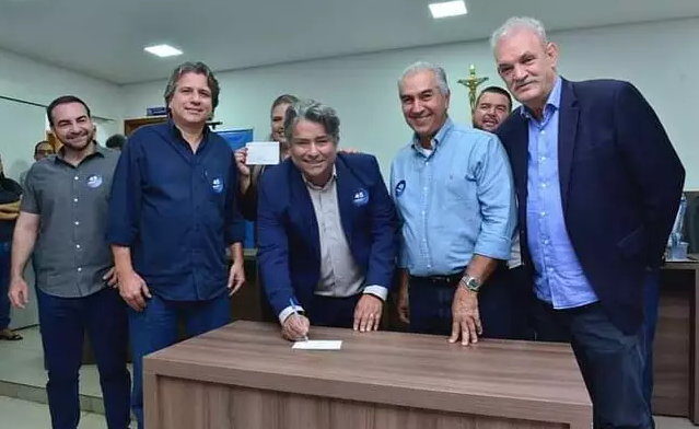 Em Ivinhema, Reinaldo chega ao número simbólico de 45 prefeitos filiados ao PSDB Em Ivinhema, Reinaldo chega ao número simbólico de 45 prefeitos filiados ao PSDB