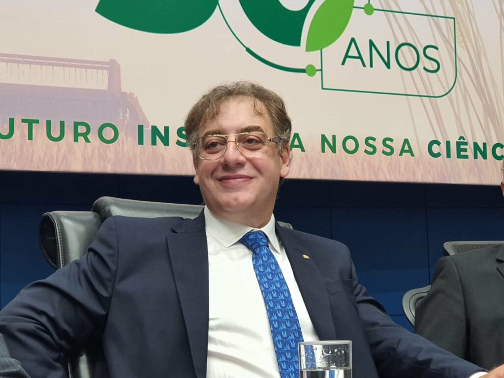 Há 50 anos colaborando com o desenvolvimento, Embrapa é homenageada na ALEMS Há 50 anos colaborando com o desenvolvimento, Embrapa é homenageada na ALEMS