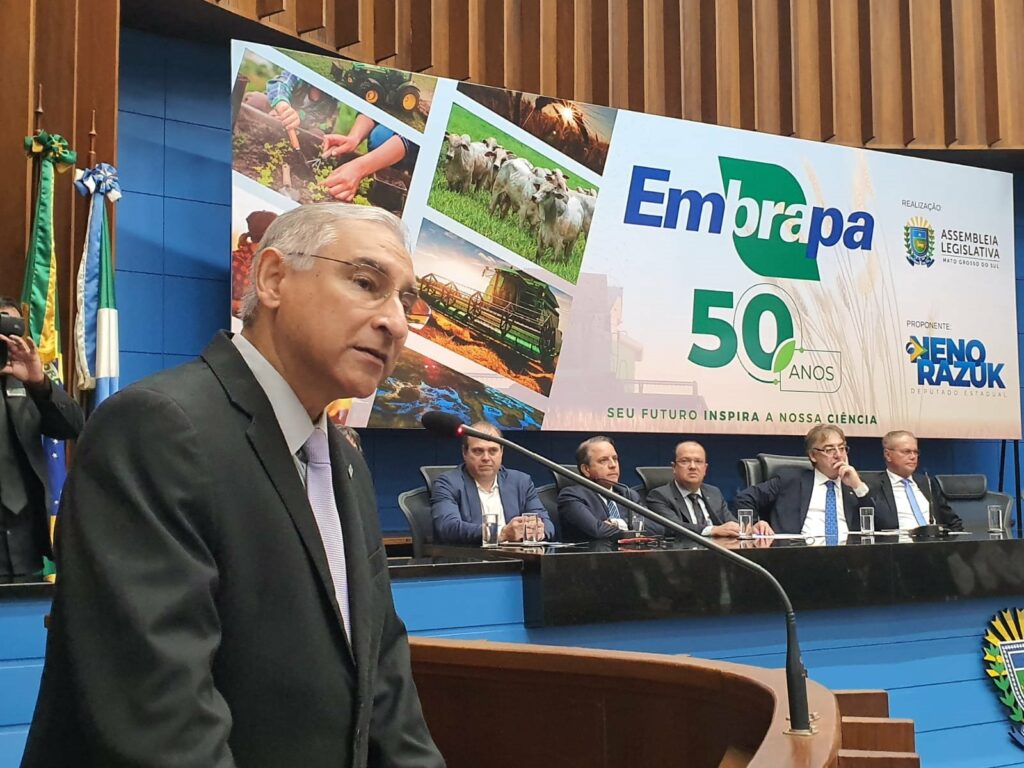 Há 50 anos colaborando com o desenvolvimento, Embrapa é homenageada na ALEMS Há 50 anos colaborando com o desenvolvimento, Embrapa é homenageada na ALEMS