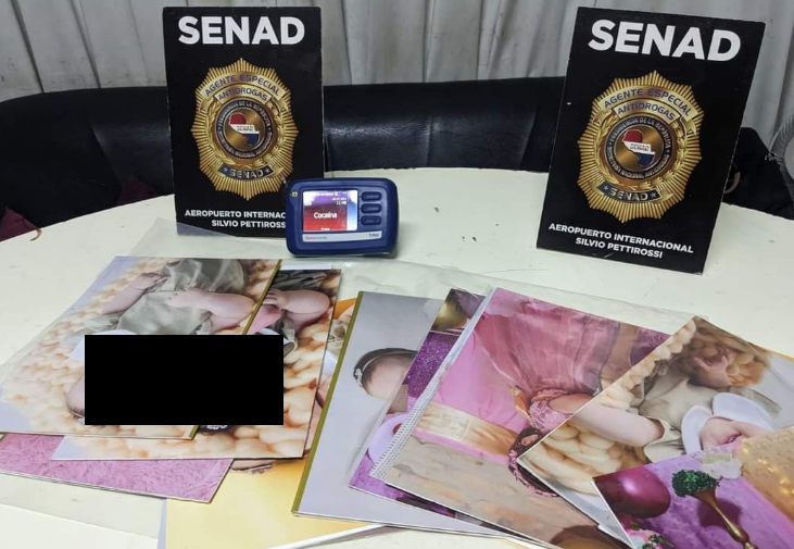 Alerta no Aeroporto do Paraguai: Fotos de valor sentimental escondiam cocaína Alerta no Aeroporto do Paraguai: Fotos de valor sentimental escondiam cocaína