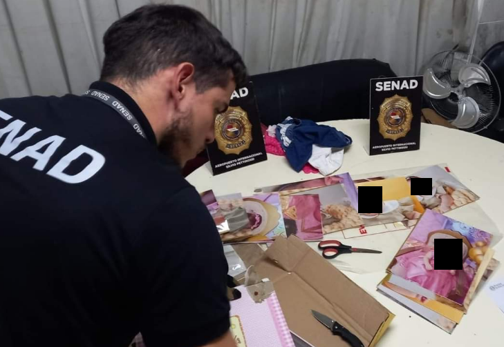 Alerta no Aeroporto do Paraguai: Fotos de valor sentimental escondiam cocaína Alerta no Aeroporto do Paraguai: Fotos de valor sentimental escondiam cocaína