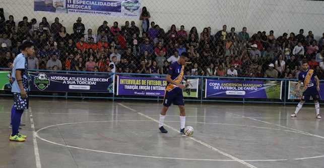 Finais emocionantes da Copa Cidade de futsal agitam torcidas e coroam campeões Finais emocionantes da Copa Cidade de futsal agitam torcidas e coroam campeões