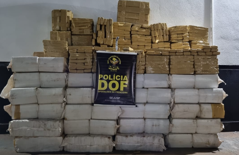 Veículo com quase duas toneladas de maconha é apreendido pelo DOF Veículo com quase duas toneladas de maconha é apreendido pelo DOF