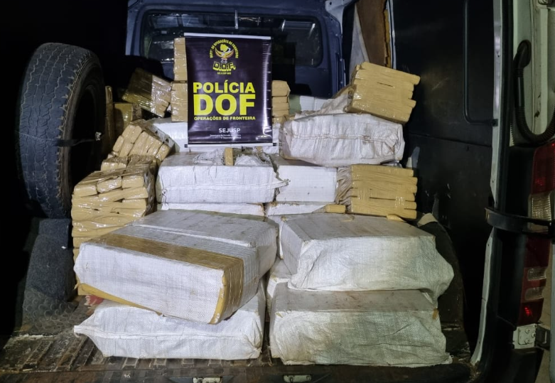 Veículo com quase duas toneladas de maconha é apreendido pelo DOF Veículo com quase duas toneladas de maconha é apreendido pelo DOF