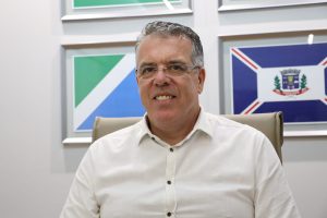 Eduardo Campos reassume comando do Executivo e libera folha dos servidores de Ponta Porã Eduardo Campos reassume comando do Executivo e libera folha dos servidores de Ponta Porã