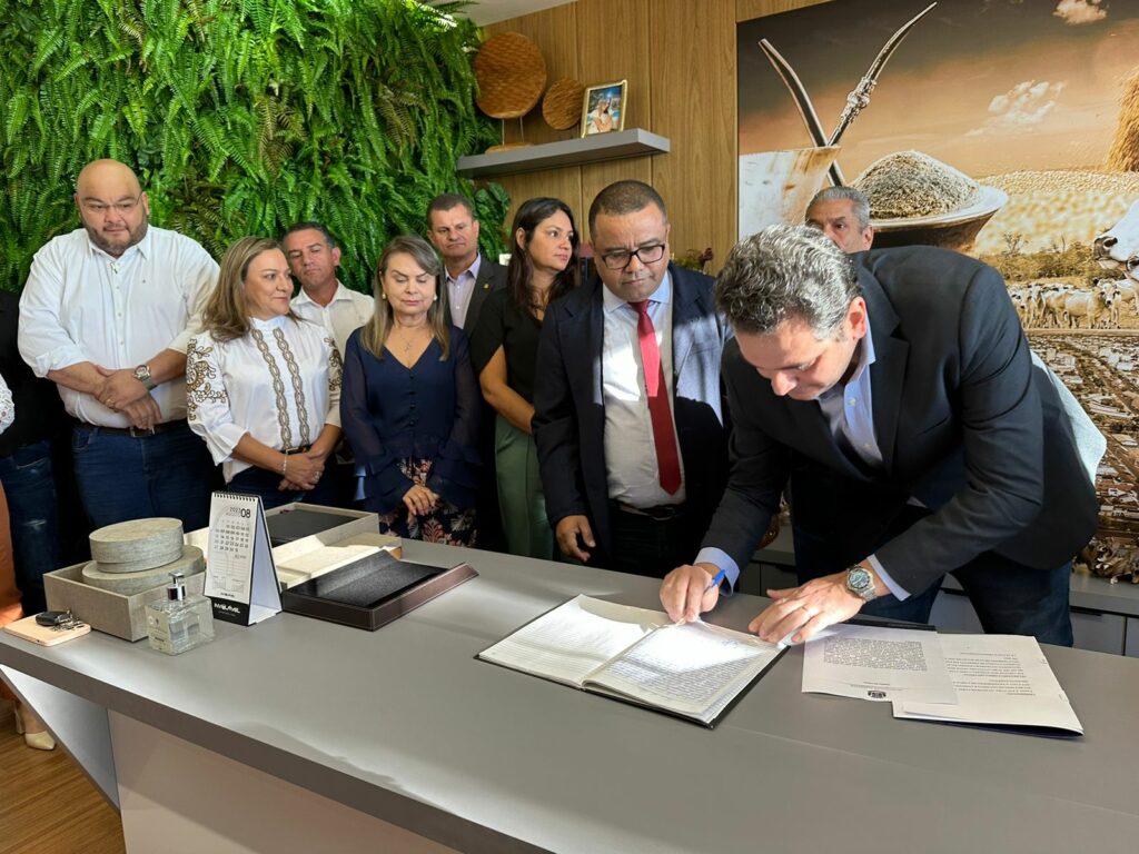 Candinho Gabínio assume interinamente Prefeitura de Ponta Porã Candinho Gabínio assume interinamente Prefeitura de Ponta Porã