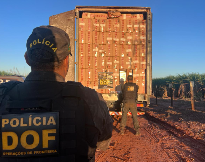 Caminhão furtado no Rio Grande do Sul é recuperado pelo DOF com carga milionária de cigarros ilegais Caminhão furtado no Rio Grande do Sul é recuperado pelo DOF com carga milionária de cigarros ilegais