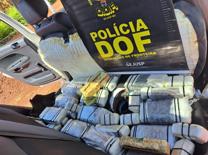 Casal que seguia com pasta base de cocaína para Campo Grande é preso pelo DOF Casal que seguia com pasta base de cocaína para Campo Grande é preso pelo DOF