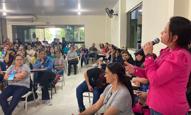 Educadores realizam paralização para reivindicar pagamento do piso salarial de 2022, nesta sexta 11