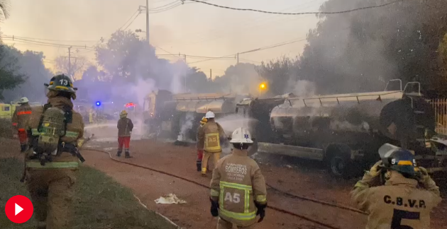 Un fallecido y dos con quemaduras graves tras incendio de camiones cisternas Un fallecido y dos con quemaduras graves tras incendio de camiones cisternas