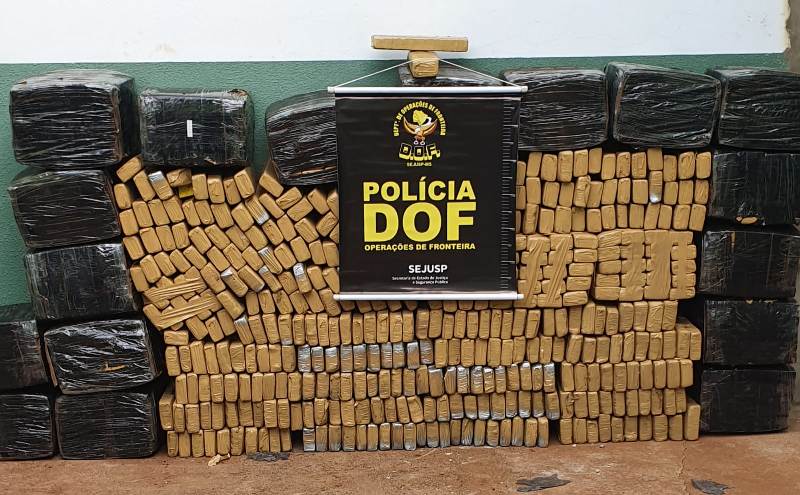 Ponta Porã: Veículo furtado em São Paulo é recuperado pelo DOF, carregado com maconha Ponta Porã: Veículo furtado em São Paulo é recuperado pelo DOF, carregado com maconha