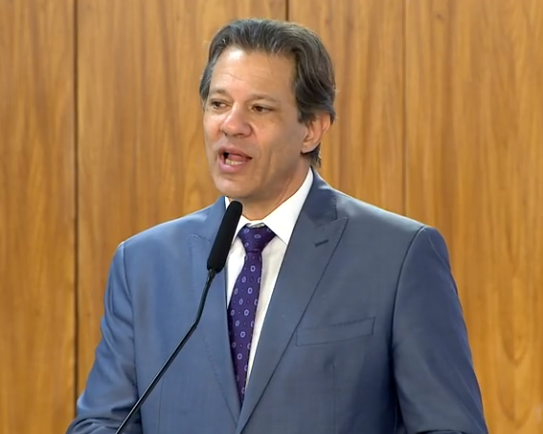 Haddad diz que taxar fundos exclusivos e offshores não é 'revanche' nem ação de 'Robin Hood' Haddad diz que taxar fundos exclusivos e offshores não é 'revanche' nem ação de 'Robin Hood'