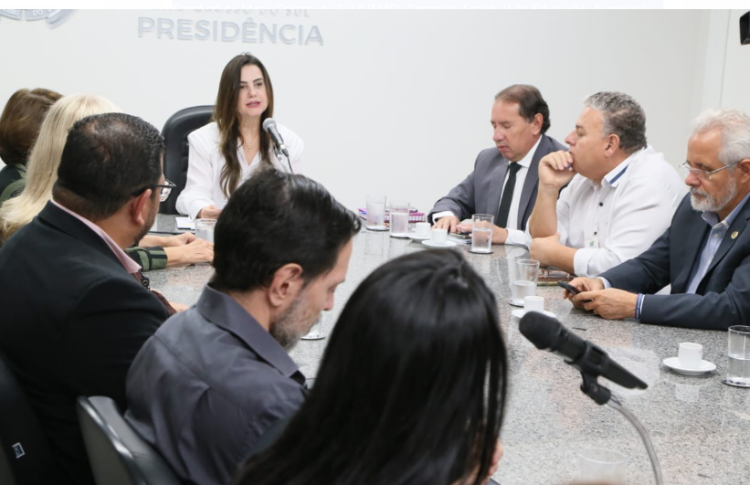 Mara Caseiro faz o lançamento do 1º Concurso Estadual de Redação da Escola do Legislativo
