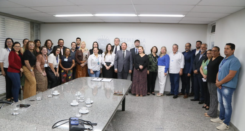 Mara Caseiro faz o lançamento do 1º Concurso Estadual de Redação da Escola do Legislativo