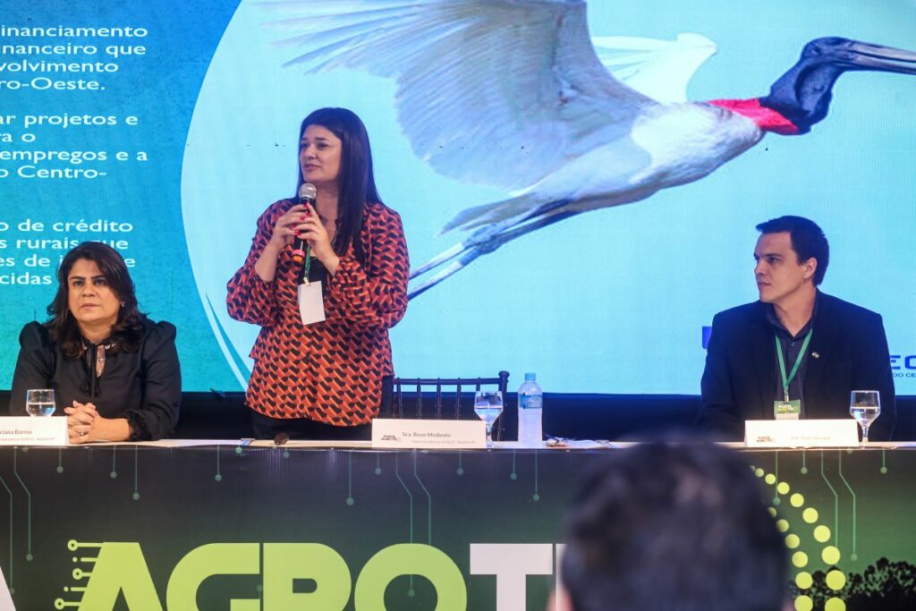 Ponta Porã: 2º dia da Ponta Agrotec tem eixo temático em Produtividade no Campo e FCO com a presença de Rose Modesto Ponta Porã: 2º dia da Ponta Agrotec tem eixo temático em Produtividade no Campo e FCO com a presença de Rose Modesto
