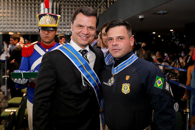 Mensagens mostram que ex-chefe da PRF ordenou 'policiamento direcionado' a eleitores de Lula Mensagens mostram que ex-chefe da PRF ordenou 'policiamento direcionado' a eleitores de Lula