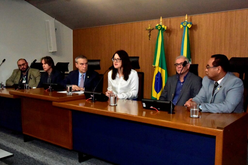 Audiência debate necessidade da prescrição médica legível como direito do cidadão Audiência debate necessidade da prescrição médica legível como direito do cidadão