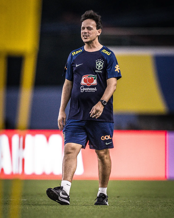 Futebol: Brasil e Diniz estreiam nas Eliminatórias hoje com uma mudança Futebol: Brasil e Diniz estreiam nas Eliminatórias hoje com uma mudança