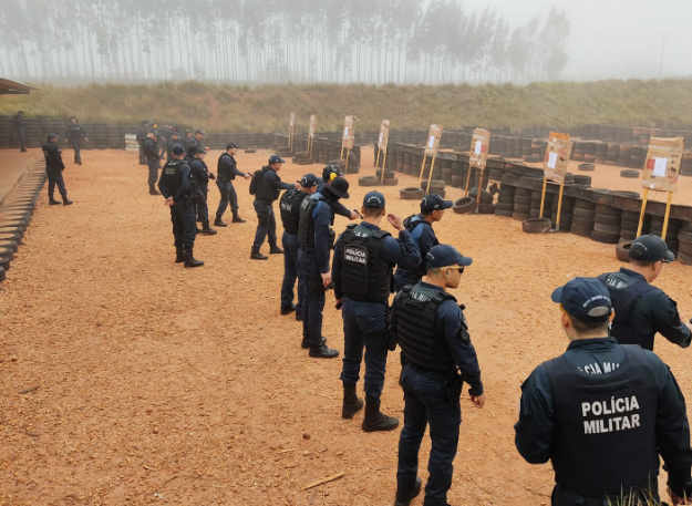Ponta Porã: PMs aprimoram habilidades com novas pistolas Beretta APX 9mm Ponta Porã: PMs aprimoram habilidades com novas pistolas Beretta APX 9mm